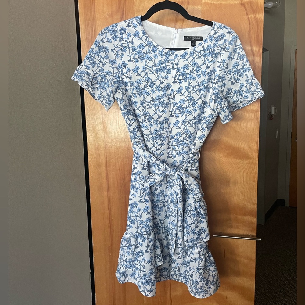 Banana republic floral, tie dress